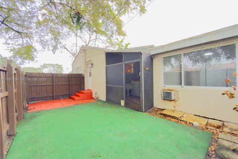 Casa en venta en Miami Springs, Florida, 5 dormitorios, 202.71 m2 № 2006494 - foto 20