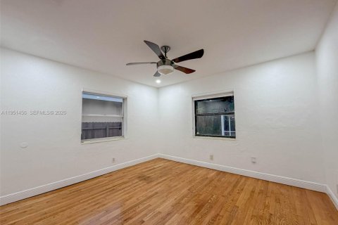 Casa en venta en Miami Springs, Florida, 5 dormitorios, 202.71 m2 № 2006494 - foto 15