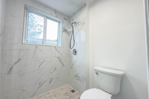 Casa en venta en Miami Springs, Florida, 5 dormitorios, 202.71 m2 № 2006494 - foto 19