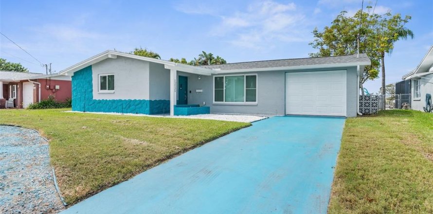 House in Hudson, Florida 2 bedrooms, 129.04 sq.m. № 1765629