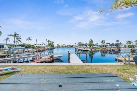 House in Hudson, Florida 2 bedrooms, 129.04 sq.m. № 1765629 - photo 30