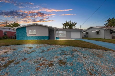 House in Hudson, Florida 2 bedrooms, 129.04 sq.m. № 1765629 - photo 2