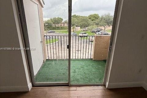 Condominio en alquiler en Pembroke Pines, Florida, 2 dormitorios, 79.34 m2 № 1925299 - foto 12