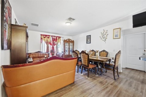 House in Orlando, Florida 4 bedrooms, 143.91 sq.m. № 2225083 - photo 10