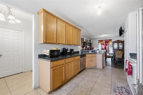 House in Orlando, Florida 4 bedrooms, 143.91 sq.m. № 2225083 - photo 14
