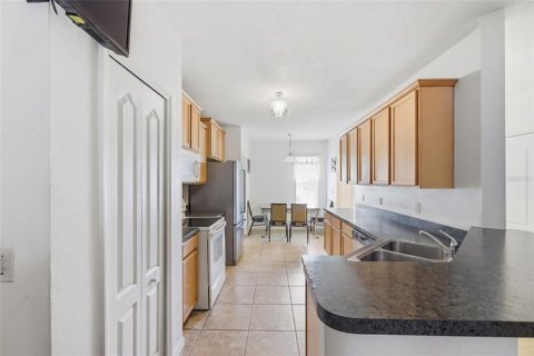 House in Orlando, Florida 4 bedrooms, 143.91 sq.m. № 2225083 - photo 15