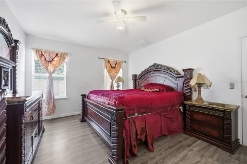 House in Orlando, Florida 4 bedrooms, 143.91 sq.m. № 2225083 - photo 18