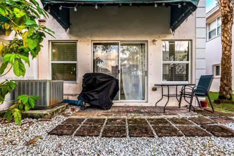 Adosado en venta en Oakland Park, Florida, 3 dormitorios, 139.73 m2 № 1889957 - foto 20