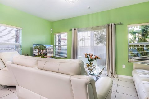 Adosado en venta en Oakland Park, Florida, 3 dormitorios, 139.73 m2 № 1889957 - foto 17