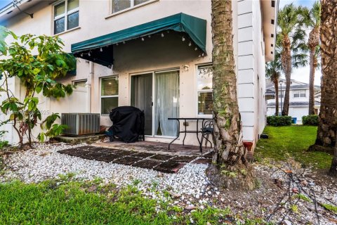 Adosado en venta en Oakland Park, Florida, 3 dormitorios, 139.73 m2 № 1889957 - foto 19