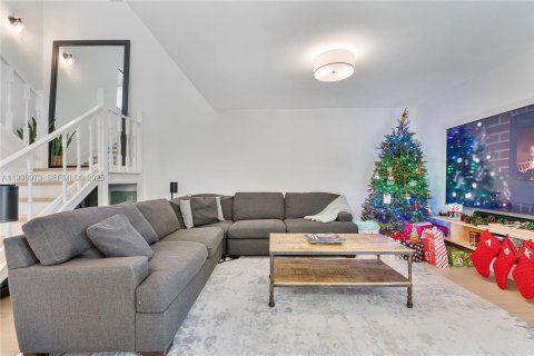 House in Miami, Florida 2 bedrooms, 119.84 sq.m. № 1994912 - photo 29