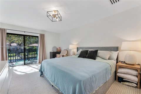 House in Miami, Florida 2 bedrooms, 119.84 sq.m. № 1994912 - photo 7