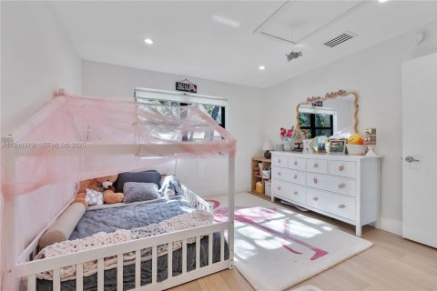 House in Miami, Florida 2 bedrooms, 119.84 sq.m. № 1994912 - photo 11