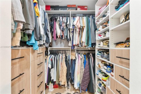 House in Miami, Florida 2 bedrooms, 119.84 sq.m. № 1994912 - photo 27