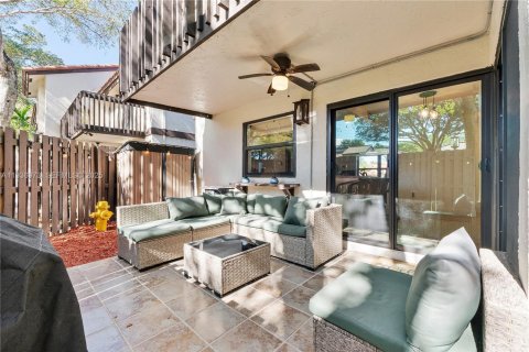 House in Miami, Florida 2 bedrooms, 119.84 sq.m. № 1994912 - photo 20