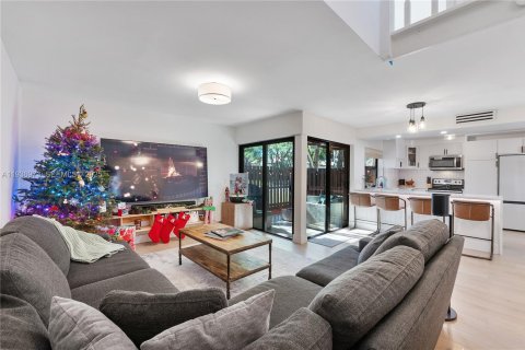 House in Miami, Florida 2 bedrooms, 119.84 sq.m. № 1994912 - photo 3