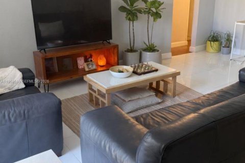 Appartement à louer à Bay Harbor Islands, Floride: 2 chambres, 103.4 m2 № 2017501 - photo 10