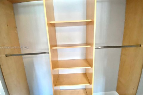 Appartement à louer à Bay Harbor Islands, Floride: 2 chambres, 103.4 m2 № 2017501 - photo 5