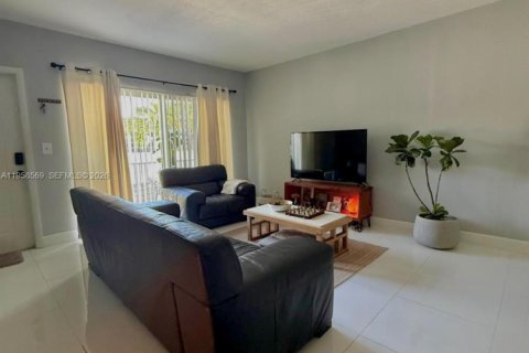 Appartement à louer à Bay Harbor Islands, Floride: 2 chambres, 103.4 m2 № 2017501 - photo 9