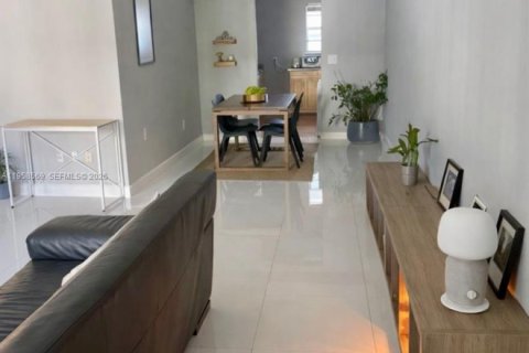 Appartement à louer à Bay Harbor Islands, Floride: 2 chambres, 103.4 m2 № 2017501 - photo 11