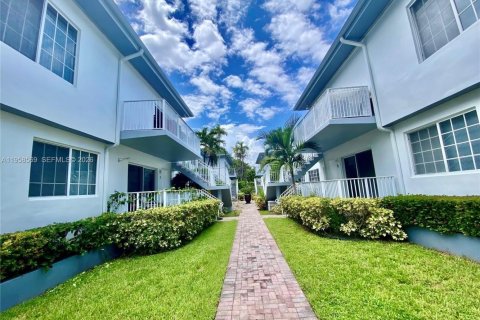 Appartement à Bay Harbor Islands, Floride 2 chambres, 103.4 m2 № 2017501