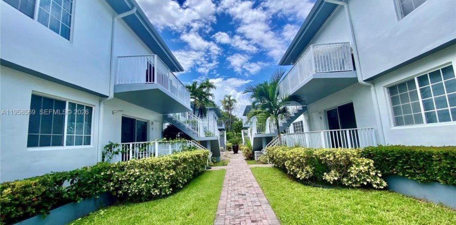 Appartement à Bay Harbor Islands, Floride 2 chambres, 103.4 m2 № 2017501