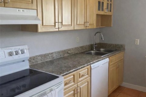 Appartement à louer à Bay Harbor Islands, Floride: 2 chambres, 103.4 m2 № 2017501 - photo 13