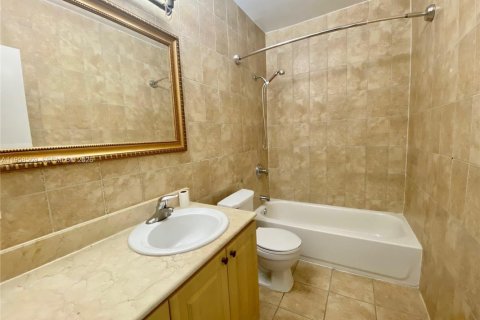 Appartement à louer à Bay Harbor Islands, Floride: 2 chambres, 103.4 m2 № 2017501 - photo 6