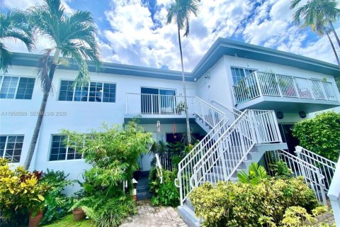 Appartement à louer à Bay Harbor Islands, Floride: 2 chambres, 103.4 m2 № 2017501 - photo 2