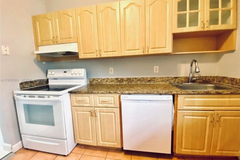 Appartement à louer à Bay Harbor Islands, Floride: 2 chambres, 103.4 m2 № 2017501 - photo 4