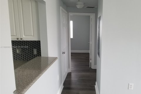 Condominio en venta en Miami, Florida, 2 dormitorios, 65.03 m2 № 1942402 - foto 11