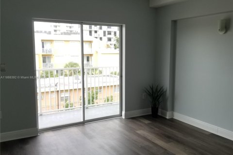 Condominio en venta en Miami, Florida, 2 dormitorios, 65.03 m2 № 1942402 - foto 5