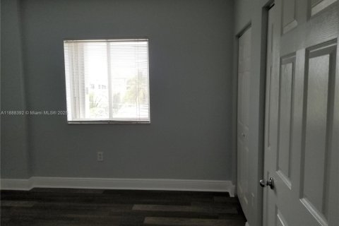 Condominio en venta en Miami, Florida, 2 dormitorios, 65.03 m2 № 1942402 - foto 16