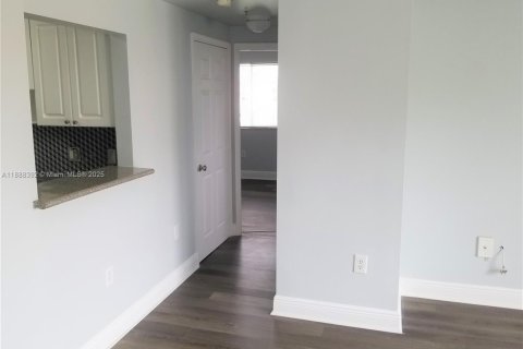 Condominio en venta en Miami, Florida, 2 dormitorios, 65.03 m2 № 1942402 - foto 3