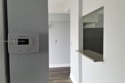 Condominio en venta en Miami, Florida, 2 dormitorios, 65.03 m2 № 1942402 - foto 12