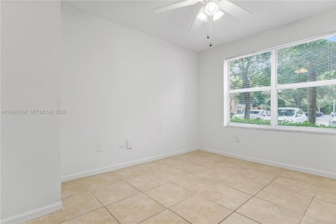 Condo in Coconut Creek, Florida, 2 bedrooms  № 2008359 - photo 4