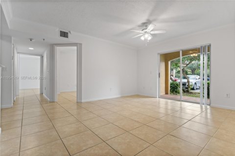Condo in Coconut Creek, Florida, 2 bedrooms  № 2008359 - photo 12