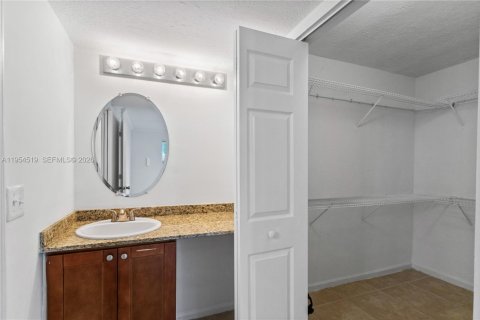 Condo in Coconut Creek, Florida, 2 bedrooms  № 2008359 - photo 7