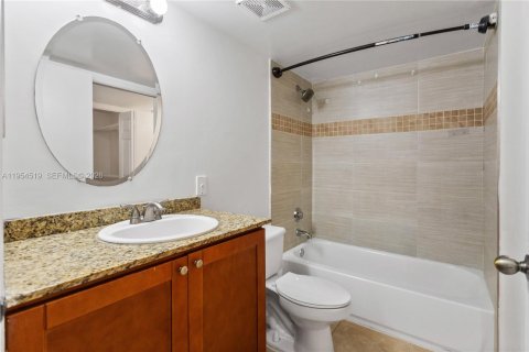 Condo in Coconut Creek, Florida, 2 bedrooms  № 2008359 - photo 6
