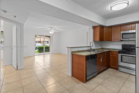 Condo in Coconut Creek, Florida, 2 bedrooms  № 2008359 - photo 5
