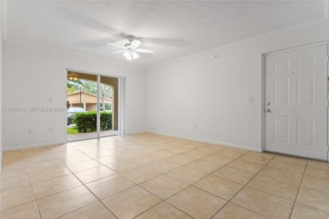 Condo in Coconut Creek, Florida, 2 bedrooms  № 2008359 - photo 3