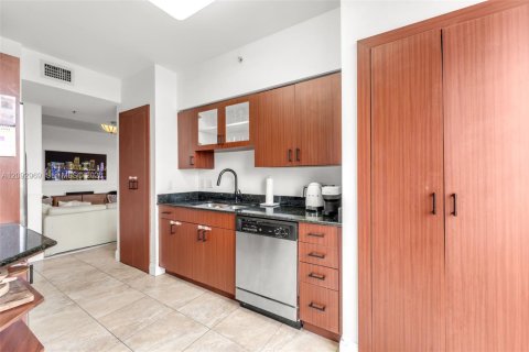 Copropriété à vendre à Miami, Floride: 2 chambres, 120.4 m2 № 2378478 - photo 9