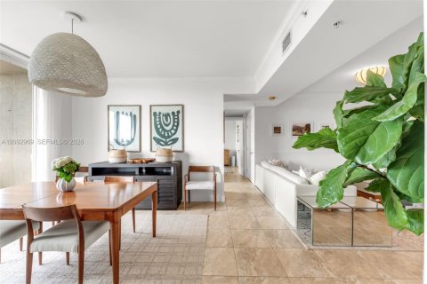 Copropriété à vendre à Miami, Floride: 2 chambres, 120.4 m2 № 2378478 - photo 2
