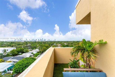 Copropriété à vendre à Miami, Floride: 2 chambres, 120.4 m2 № 2378478 - photo 24