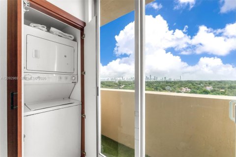 Copropriété à vendre à Miami, Floride: 2 chambres, 120.4 m2 № 2378478 - photo 11