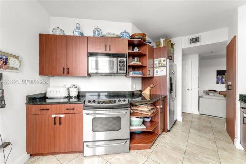 Copropriété à vendre à Miami, Floride: 2 chambres, 120.4 m2 № 2378478 - photo 8
