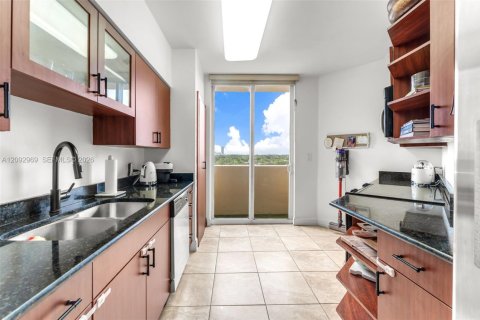 Copropriété à vendre à Miami, Floride: 2 chambres, 120.4 m2 № 2378478 - photo 7