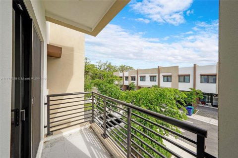 Townhouse in Dania Beach, Florida 3 bedrooms, 146.97 sq.m. № 1741445 - photo 22