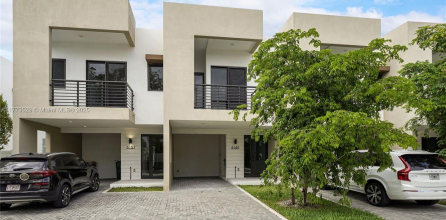 Townhouse in Dania Beach, Florida 3 bedrooms, 146.97 sq.m. № 1741445
