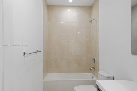 Townhouse in Dania Beach, Florida 3 bedrooms, 146.97 sq.m. № 1741445 - photo 26